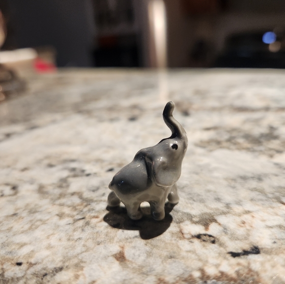 Tiny Porcelain Elephant - Picture 3 of 5
